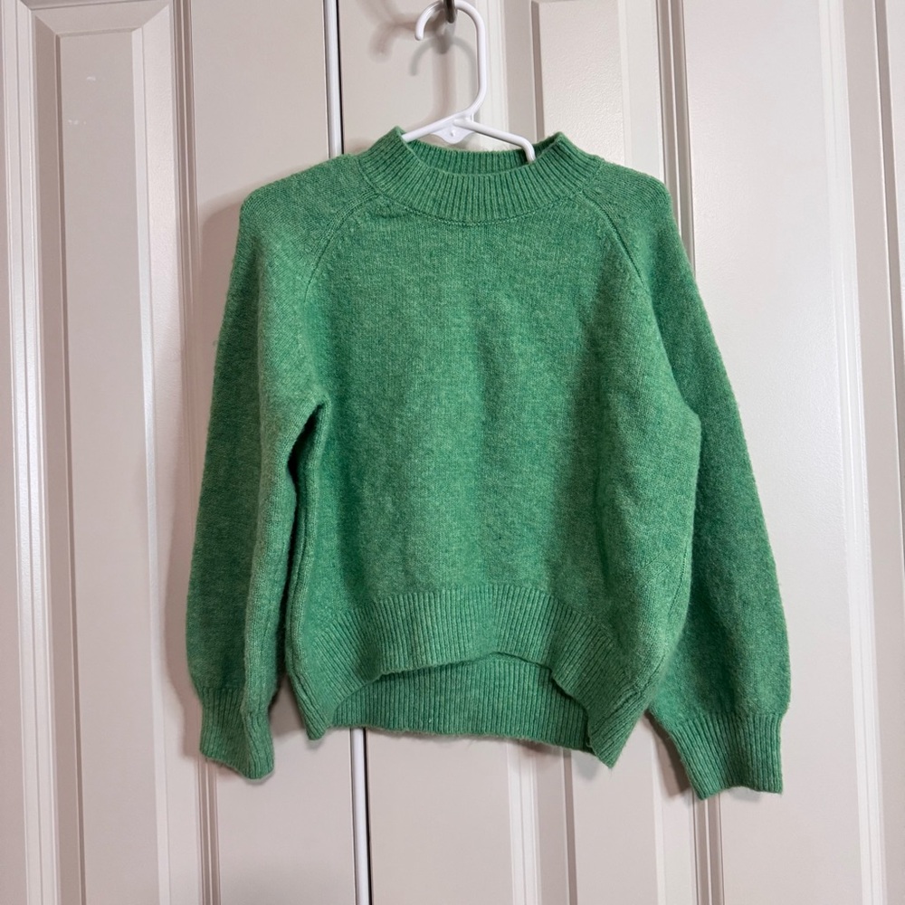 NWT Zara Girls Green Fuzzy Sweater, size 4-5